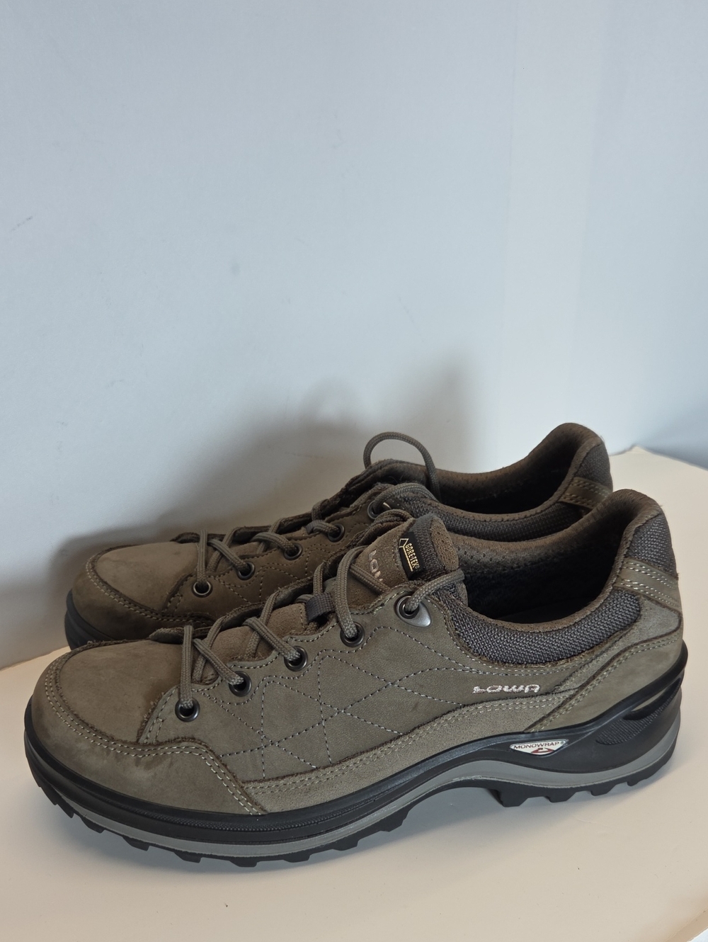 Lowa Womens Olive/Taupe Low-Cut Hiking Shoes Size 8.5